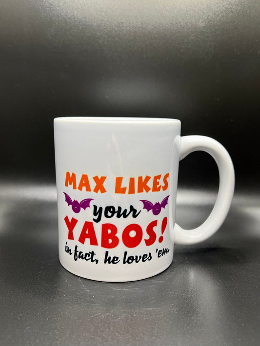 ¡A Max le gustan tus Yabos! De hecho, ¡él los ama! - Taza de cerámica de 15 oz recubierta de esmalte con asa. diseño impreso en ambos lados